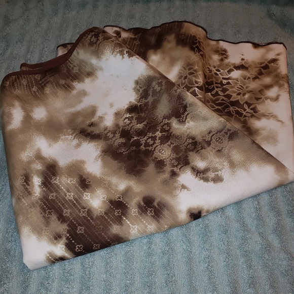 💚2/$10💚Unique, smoky flower patterned skirt - Picture 2 of 5